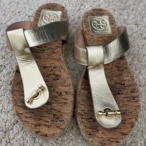 Tony Burch used but in great condition flip-flops